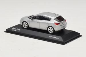 Opel Astra J シルバー Minichamps 1:43 400049000 メタル - 画像 3/4