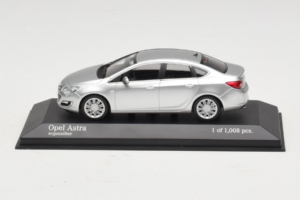 Opel Astra J シルバー Minichamps 1:43 410042000 メタル