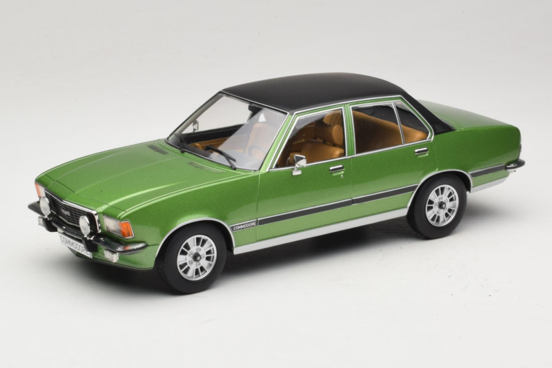 Opel Commodore B グリーン MCG 1:18 MCG18565 メタル