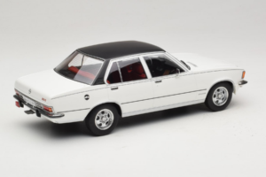Opel Commodore B ホワイト MCG 1:18 MCG18564 メタル - 画像 2/6