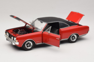 Opel Commodore GS/E レッド Revell 1:18 08826 メタル - 画像 2/8