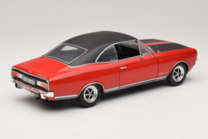 Opel Commodore GS/E レッド Revell 1:18 08826 メタル - 画像 3/8