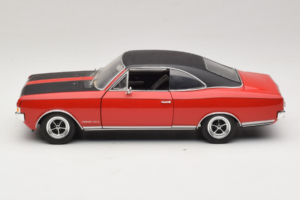 Opel Commodore GS/E レッド Revell 1:18 08826 メタル - 画像 4/8