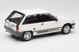 Opel Corsa A Sprint ホワイト MCG 1:18 MCG18432 メタル - 画像 2/6