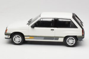 Opel Corsa A Sprint ホワイト MCG 1:18 MCG18432 メタル - 画像 3/6