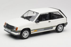 Opel Corsa A Sprint ホワイト MCG 1:18 MCG18432 メタル