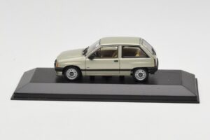 Opel Corsa A Swing グリーン Minichamps 1:43 400045002 メタル