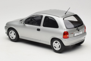 Opel Corsa B Grey Metallic MCG 1:18 MCG18515 メタル - 画像 5/6