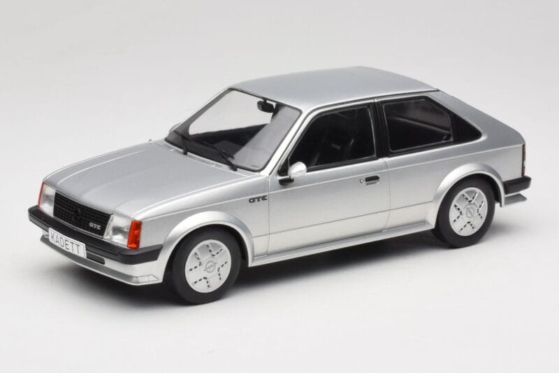 Opel Kadett D GTE シルバー MCG 1:18 MCG18533 メタル