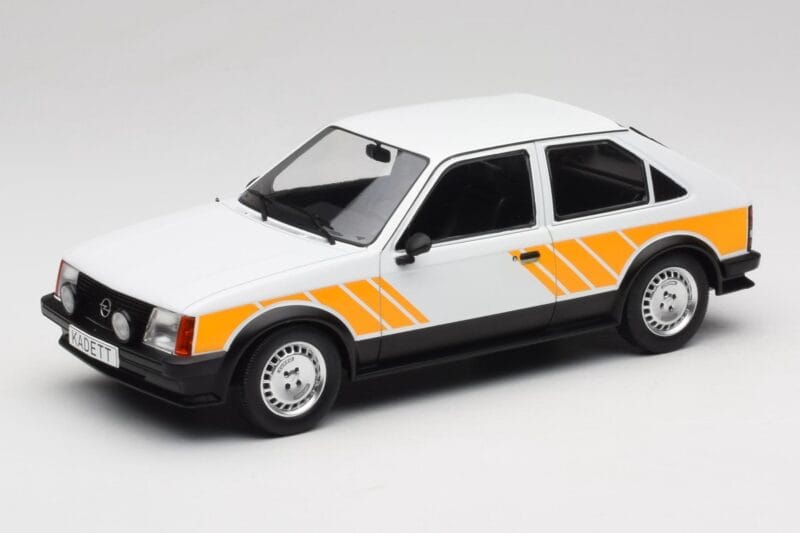 Opel Kadett D SR ホワイト イエロー デコール MCG 1:18 MCG18534 メタル