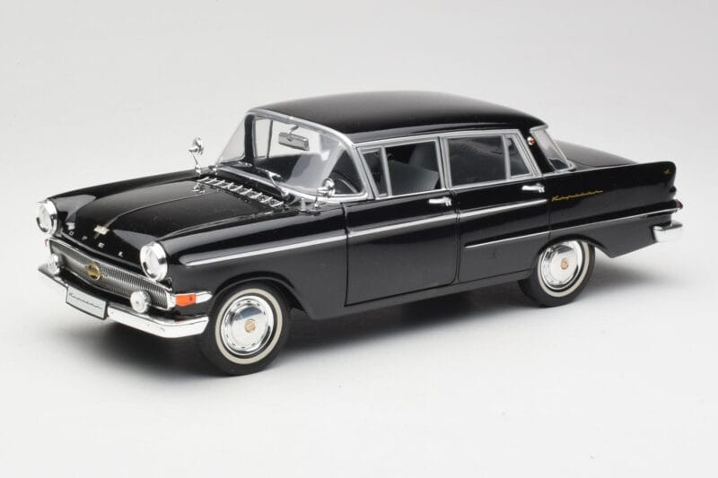 Opel Kapitan P1 ブラック Revell 1:18 08822 メタル