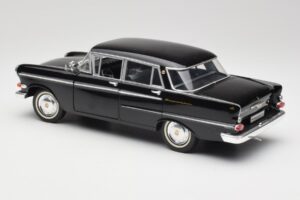 Opel Kapitan P2 ブラック Revell 1:18 08821 メタル - 画像 7/8