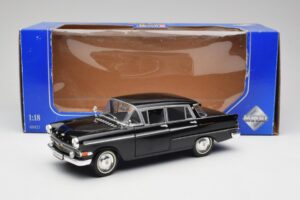 Opel Kapitan P2 ブラック Revell 1:18 08821 メタル - 画像 8/8
