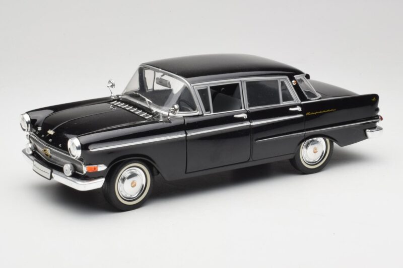 Opel Kapitan P2 ブラック Revell 1:18 08821 メタル