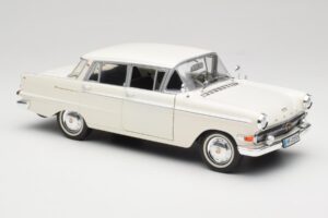 Opel Kapitan P2 ホワイト Revell 1:18 08821-M1 メタル - 画像 6/8