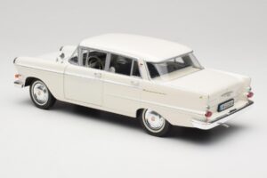 Opel Kapitan P2 ホワイト Revell 1:18 08821-M1 メタル - 画像 7/8