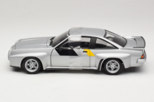 Opel Manta 400 Homologation シルバー Revell 1:18 8491 メタル - 画像 3/6