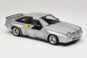 Opel Manta 400 Homologation シルバー Revell 1:18 8491 メタル - 画像 4/6