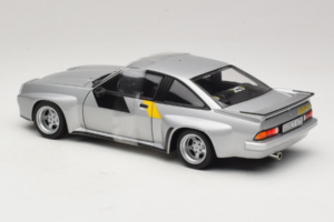 Opel Manta 400 Homologation シルバー Revell 1:18 8491 メタル - 画像 5/6