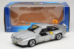 Opel Manta 400 Homologation シルバー Revell 1:18 8491 メタル - 画像 6/6