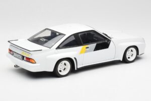 Opel Manta 400 ホモロゲーション ホワイト Revell 1:18 8819 メタル - 画像 3/8