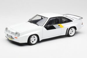 Opel Manta 400 ホモロゲーション ホワイト Revell 1:18 8819 メタル