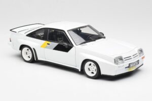 Opel Manta 400 ホモロゲーション ホワイト Revell 1:18 8819 メタル - 画像 6/8