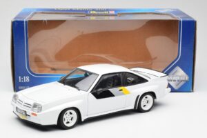 Opel Manta 400 ホモロゲーション ホワイト Revell 1:18 8819 メタル - 画像 8/8