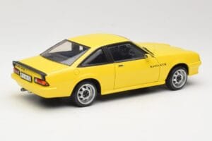 Opel Manta B GT/E イエロー Revell 1:18 08421 メタル - 画像 3/8
