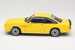 Opel Manta B GT/E イエロー Revell 1:18 08421 メタル - 画像 4/8