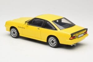 Opel Manta B GT/E イエロー Revell 1:18 08421 メタル - 画像 7/8