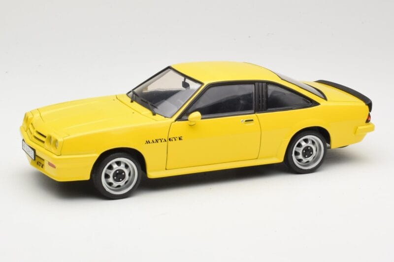 Opel Manta B GT/E イエロー Revell 1:18 08421 メタル