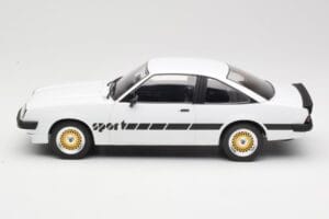 Opel Manta B Sport ホワイト MCG 1:18 MCG18237 メタル - 画像 3/6