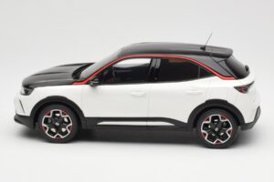 Opel Mokka-E GS Line Jada ホワイト Otto 1:18 OT1045 レジン - 画像 3/6