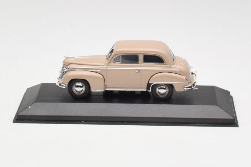 Opel Olympia A ベージュ Minichamps 1:43 430040404 メタル