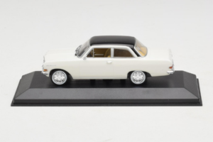 Opel Rekord A ホワイト ブラックルーフ Minichamps 1:43 430041002 メタル