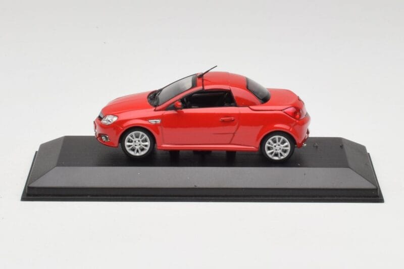 Opel Tigra TwinTop マグマレッド Minichamps 1:43 B24910027T メタル