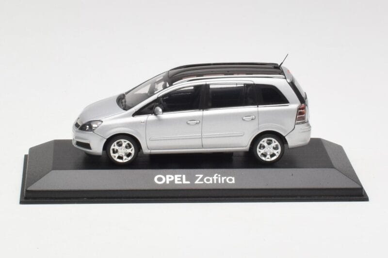 Opel Zafira B シルバー Minichamps 1:43 1799109 メタル