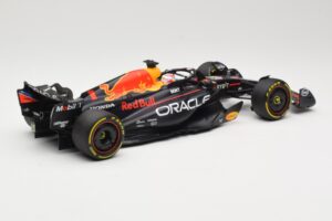Oracle Red Bull Racing RB19 #1 M. Verstappen Winner Italian GP 2023 Minichamps 1:18 110231501 メタル - 画像 2/6