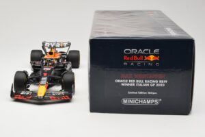 Oracle Red Bull Racing RB19 #1 M. Verstappen Winner Italian GP 2023 Minichamps 1:18 110231501 メタル - 画像 6/6