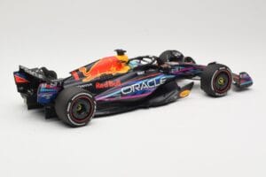 Oracle Red Bull Racing RB19 #1 M. Verstappen Winner Miami GP 2023 Minichamps 1:18 110230501 メタル - 画像 2/6
