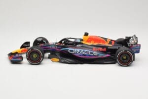 Oracle Red Bull Racing RB19 #1 M. Verstappen Winner Miami GP 2023 Minichamps 1:18 110230501 メタル - 画像 3/6