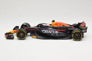 Red Bull Racing RB20 #1 M. Verstappen Winner China GP 2024 Minichamps 1:18 110240501 メタル - 画像 3/6