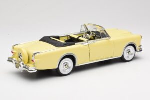Packard Caribbean カブリオレ イエロー Road Signature 1:18 92798 メタル - 画像 3/8