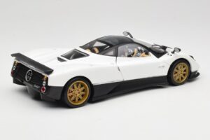 Pagani Zonda F ホワイト Mondo Motors 1:18 157655 メタル - 画像 3/8
