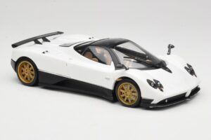 Pagani Zonda F ホワイト Mondo Motors 1:18 157655 メタル - 画像 6/8