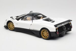 Pagani Zonda F ホワイト Mondo Motors 1:18 157655 メタル - 画像 7/8