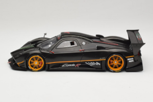 Pagani Zonda R Revolucion Carbon Fiber AUTOart 1:18 78261 メタル - 画像 4/8
