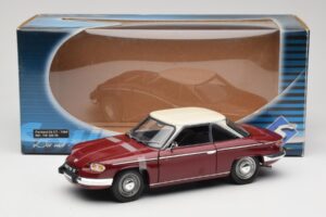Panhard 24 CT レッド Solido 1:18 1832500 メタル - 画像 8/8