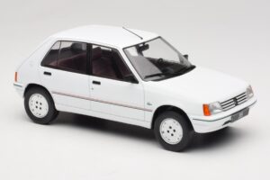 Peugeot 205 ホワイト MCG 1:18 MCG18493 メタル - 画像 4/6
